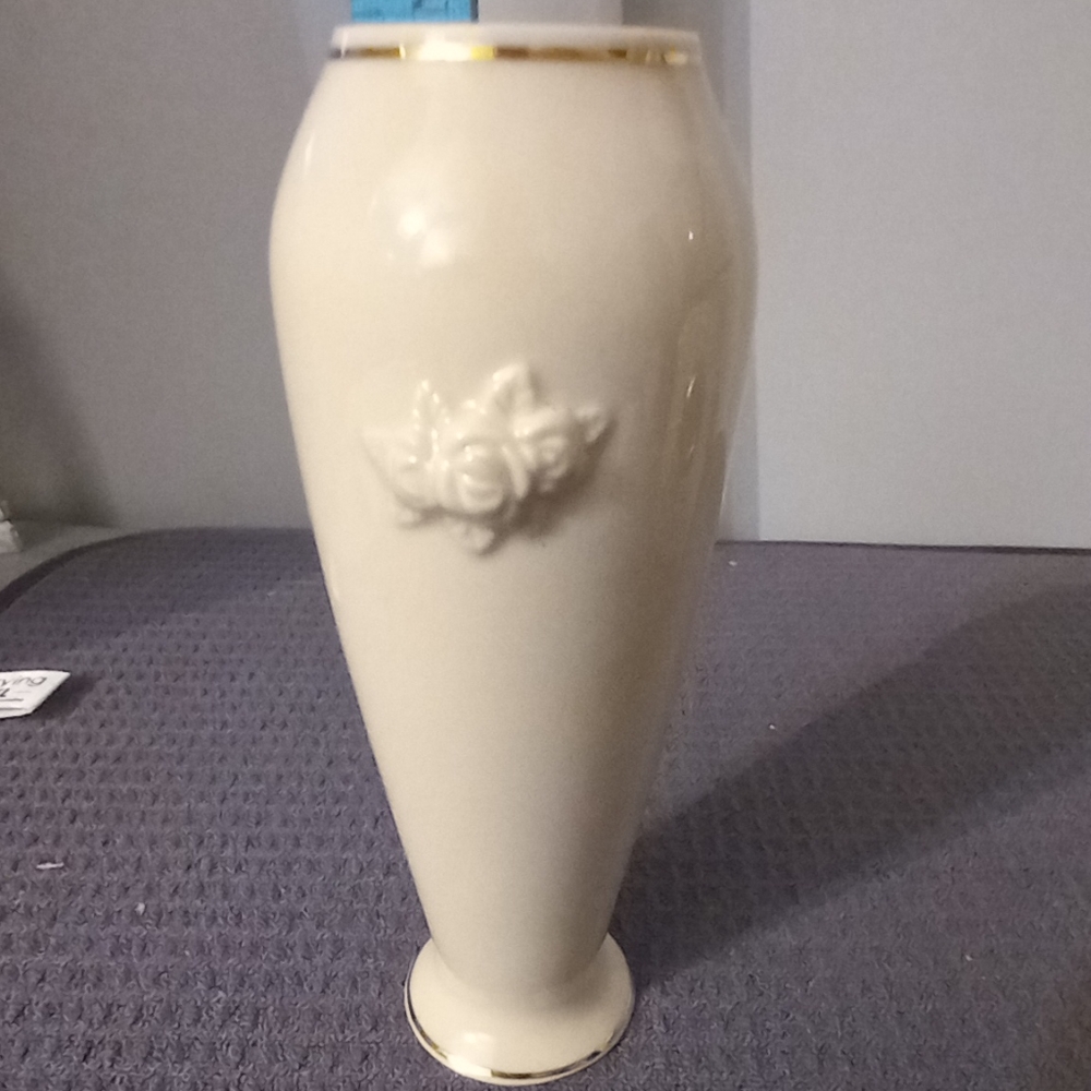 Lenox - Picture 2 of 3